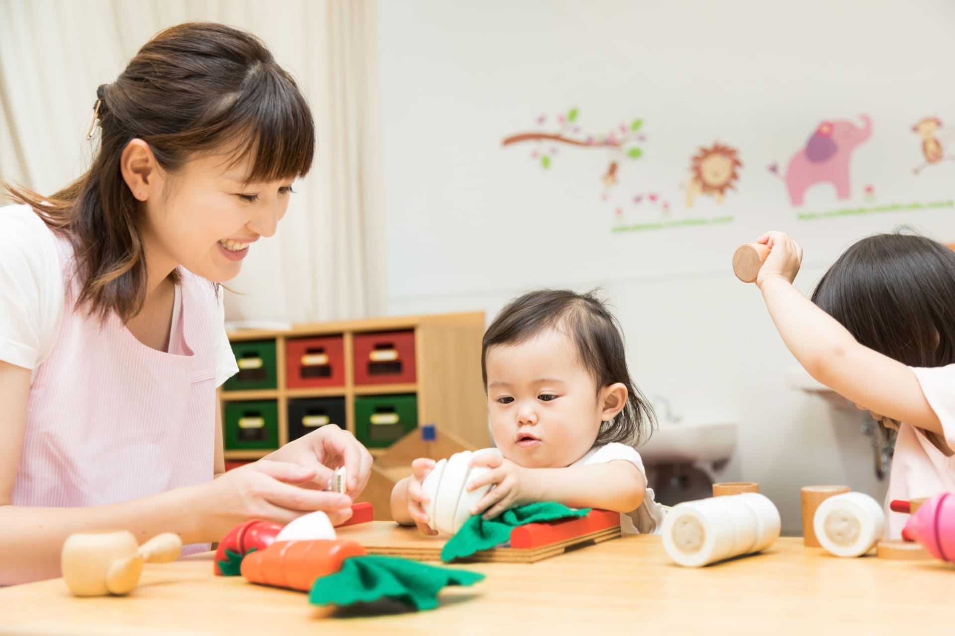 担当保育士が安心と育ちに寄り添う遊びの時間を演出